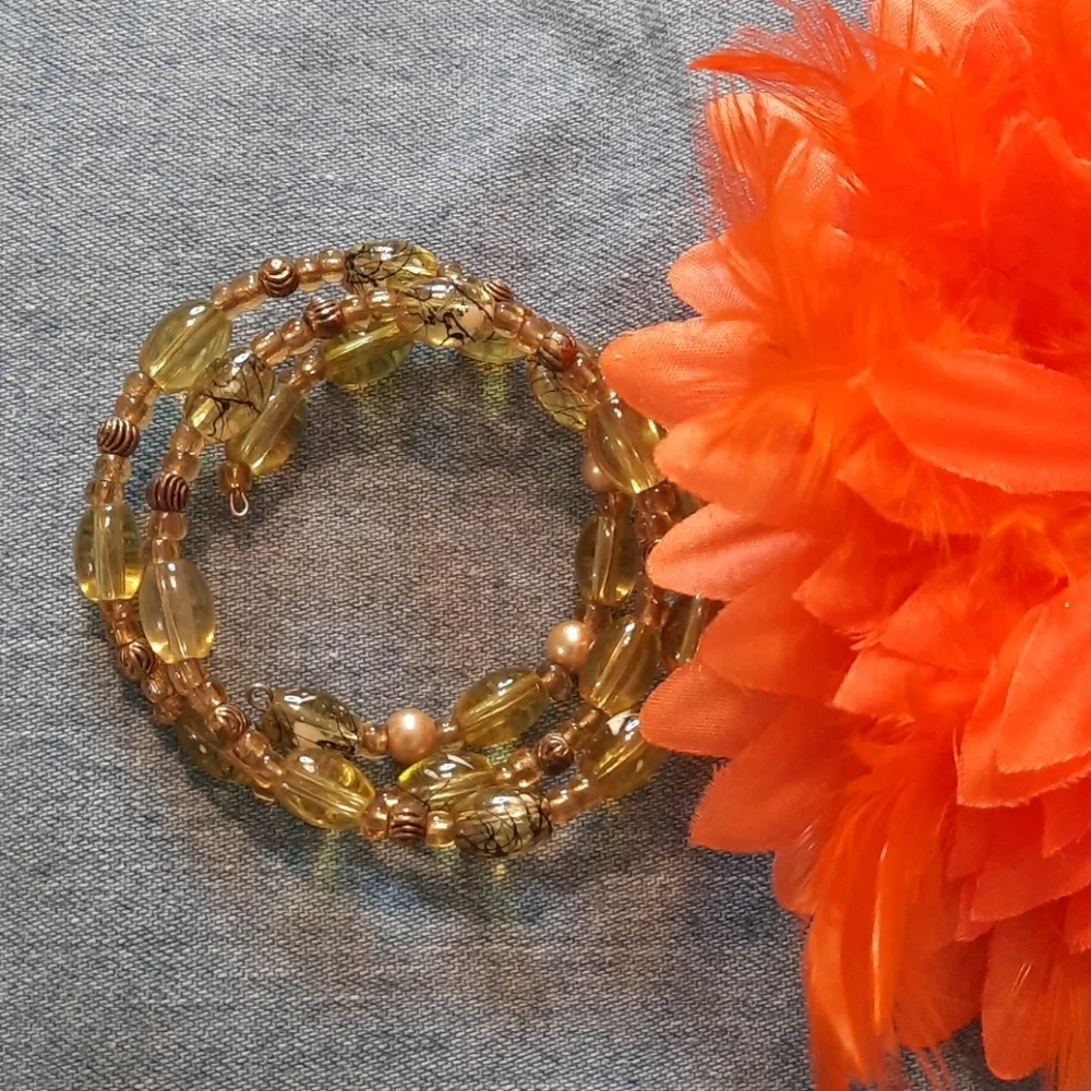 Light green / gold  beaded wrap bracelet - Picture 3 of 4